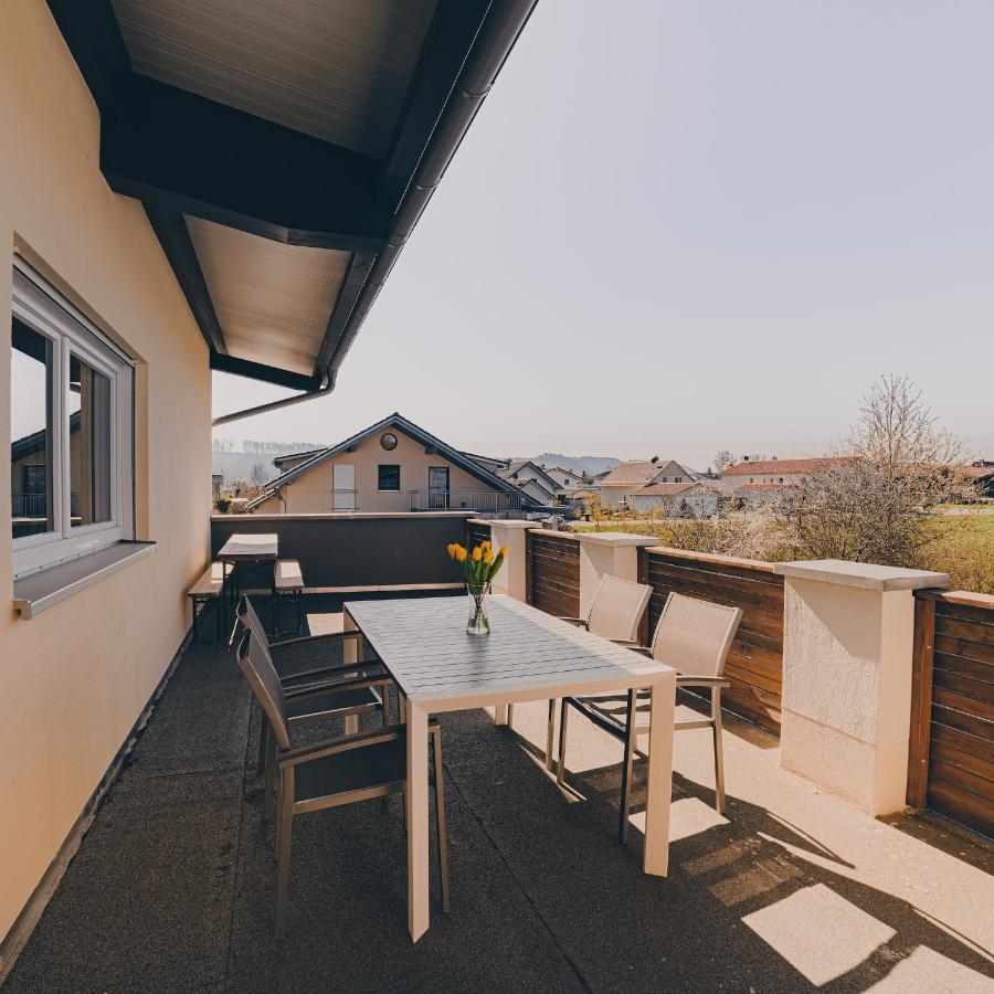 Grosse Ferienwohnung Mit Balkon Und Perfekter Lage Eggenthal ภายนอก รูปภาพ